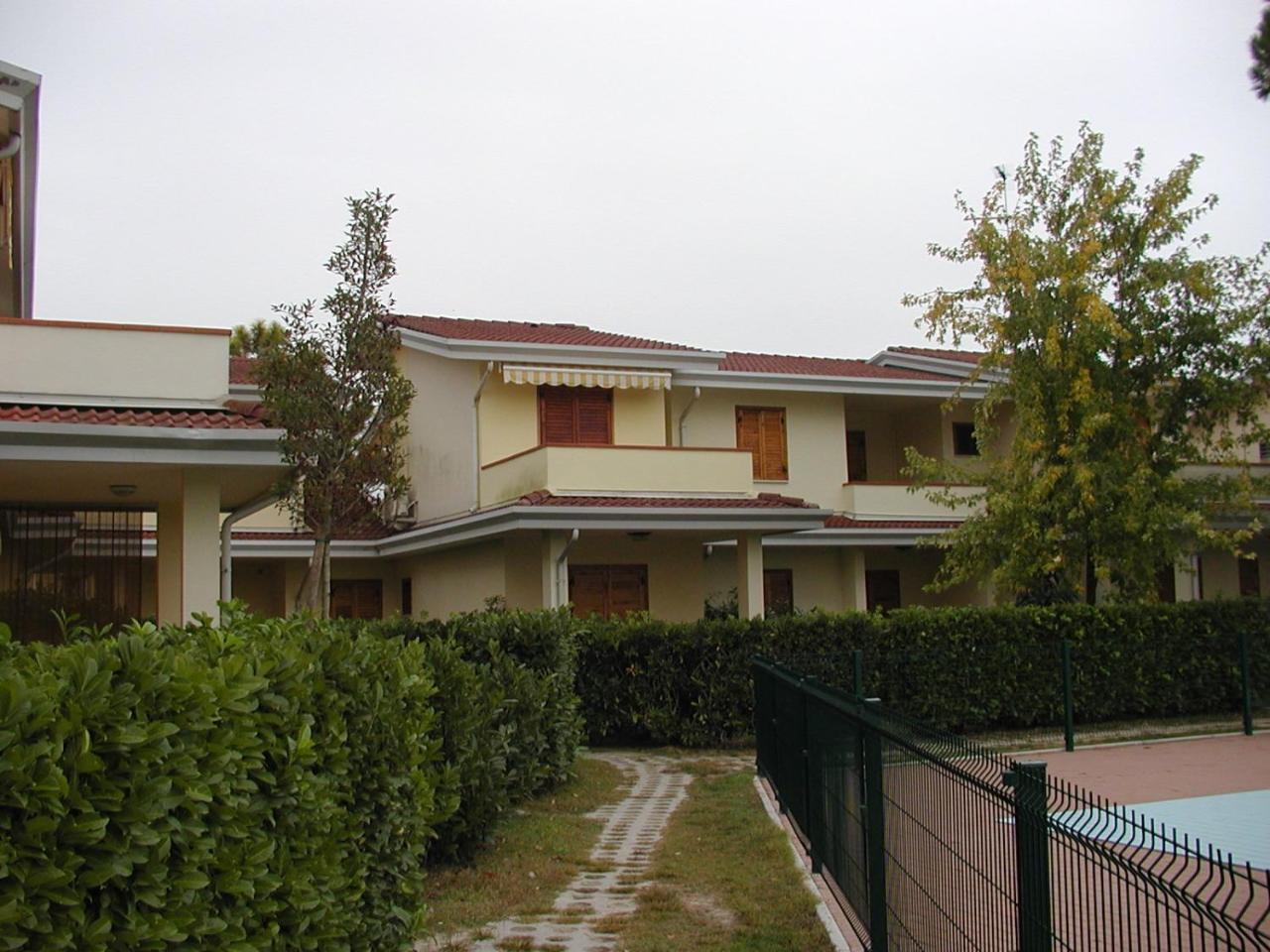 Appartamenti Loriana Бибионе Экстерьер фото